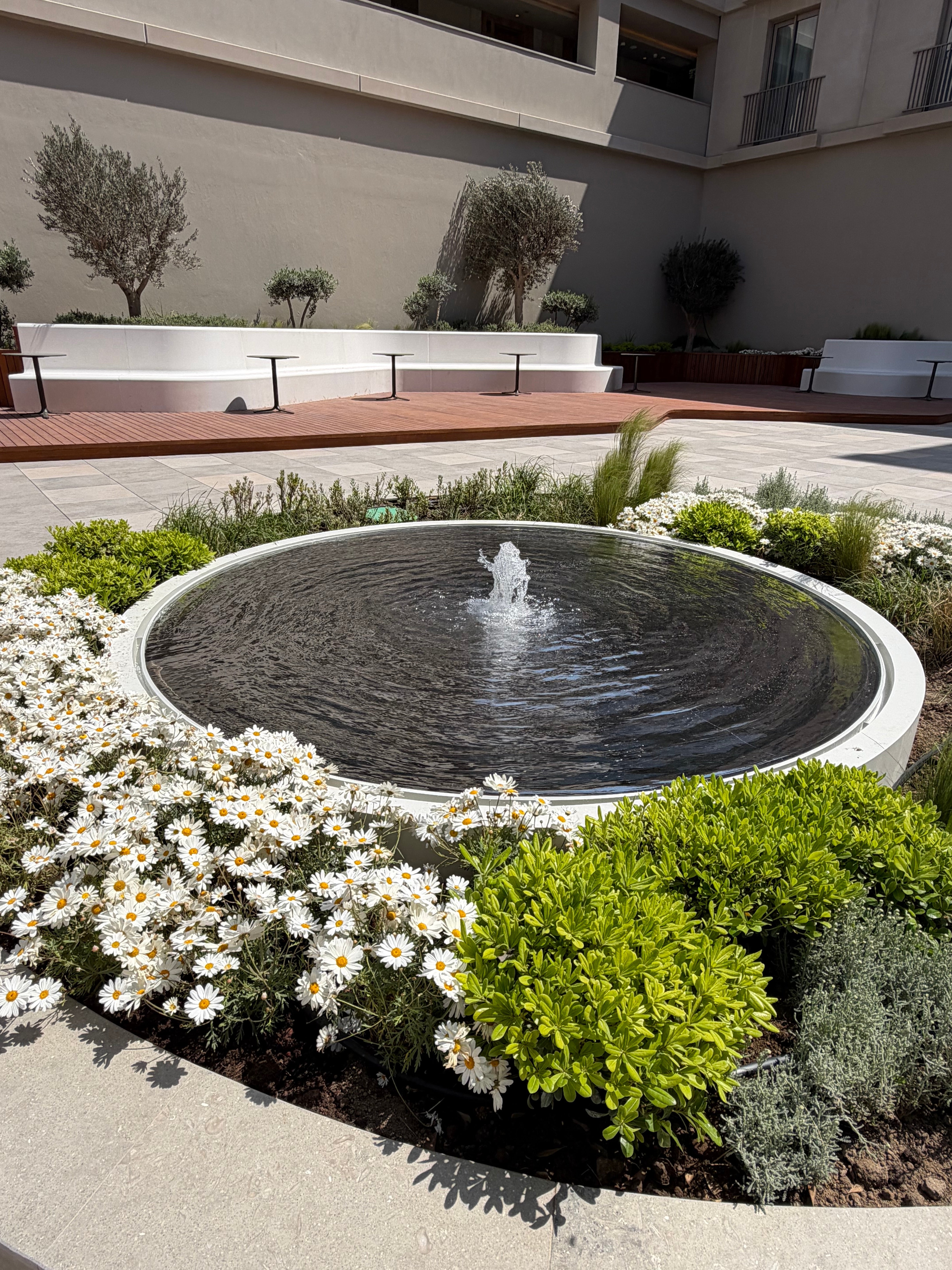 KOYS 270 Mirror Disc Fountain – Architectural Water Design for Luxury Hotels and Landscape Projects